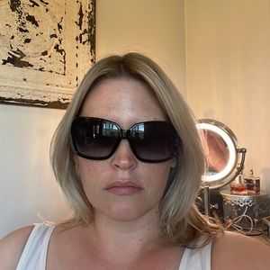 EUC Gucci heart detail sunglasses